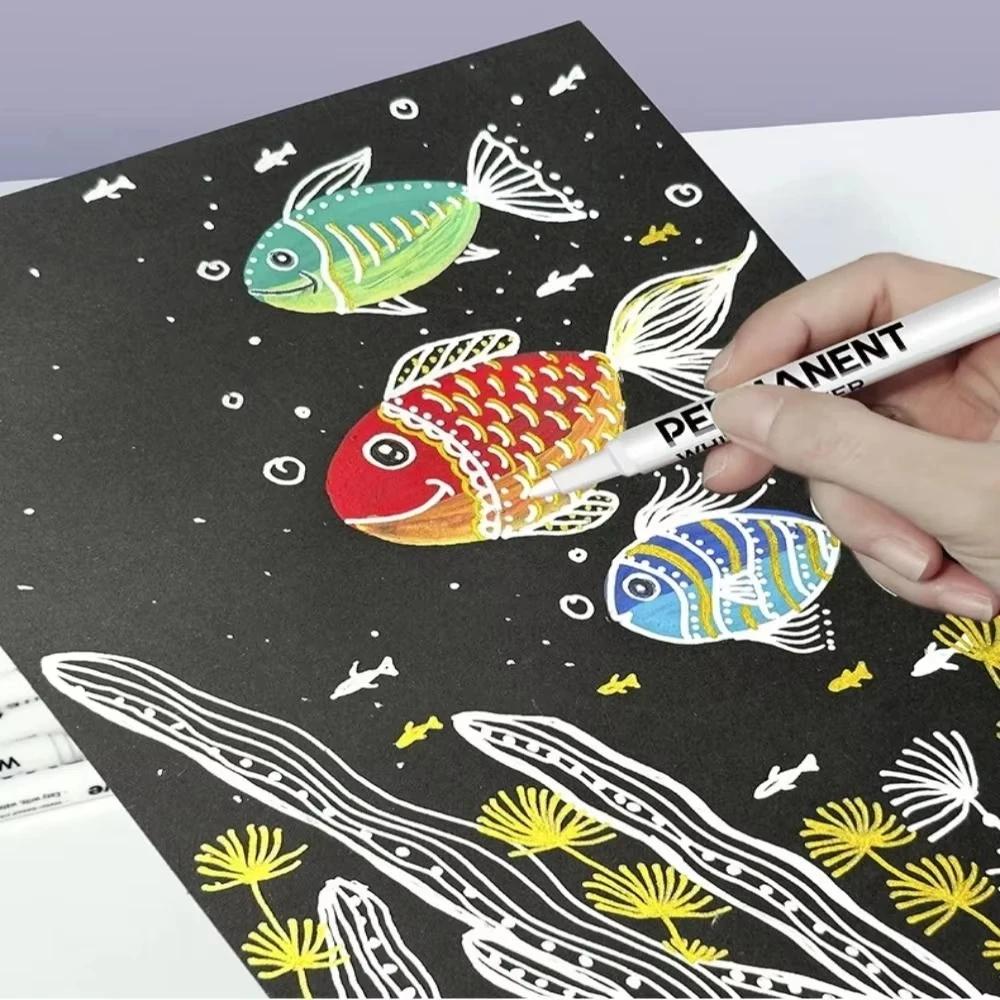3本または6本セットの、水性で白いペン。細いペン先で、油性の - Copic Marker Classic のレビューと価格